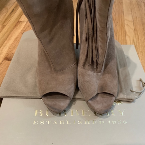 ❗️SALE BURBERRY Peep Toe Ankle Boot With Fringe - Picture 3 of 7